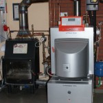 Kotłownia olejowa z wpiętym kominkiem i systemem solarnym 3